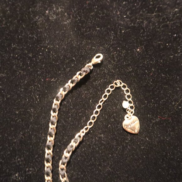 RARE Betsey Johnson Valentines Day Lips Kiss Me Charm necklace love gold tone - Picture 8 of 9